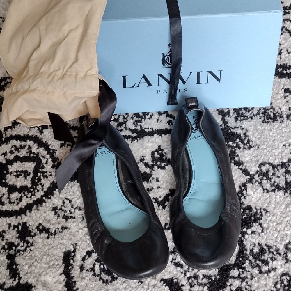 39 Black Flats
